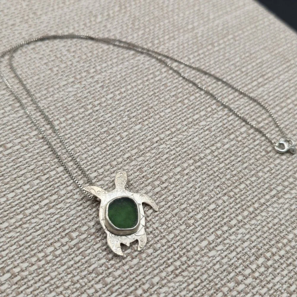 18 Inch Sterling Silver Green Sea Glass Turtle Pendant Necklace A6101 - Picture 2 of 7